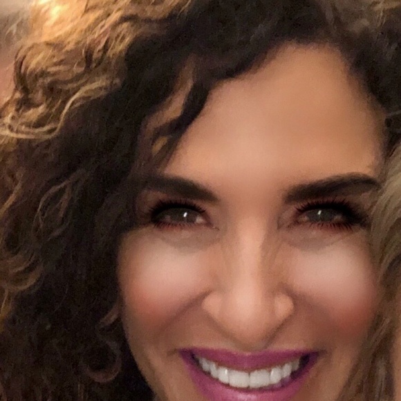 Meet your Posher, Lisa - Picture 2 of 2